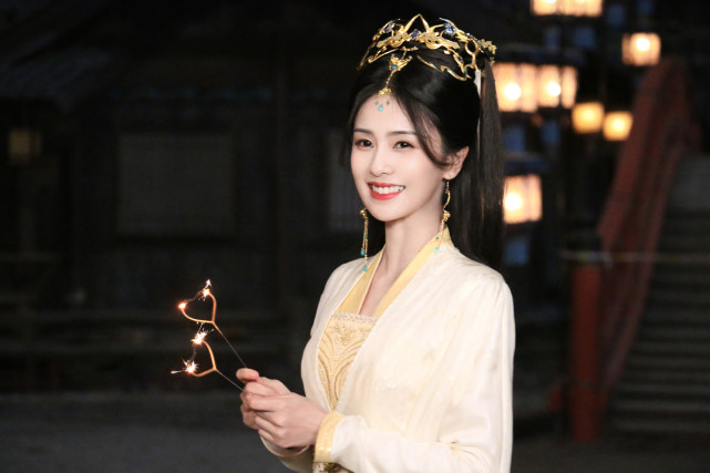 周生辰|任嘉伦与杨颖逛菜市场，不看女主角就以为是现代版的周生辰