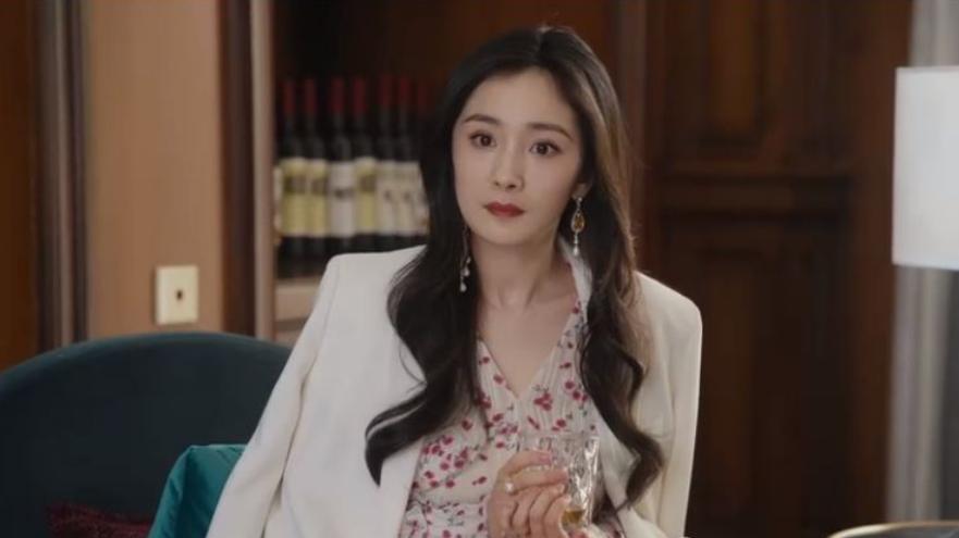 杨幂|太恶毒了！知情人曝杨幂遇职业黑，要将她打造成内娱女版“张翰”