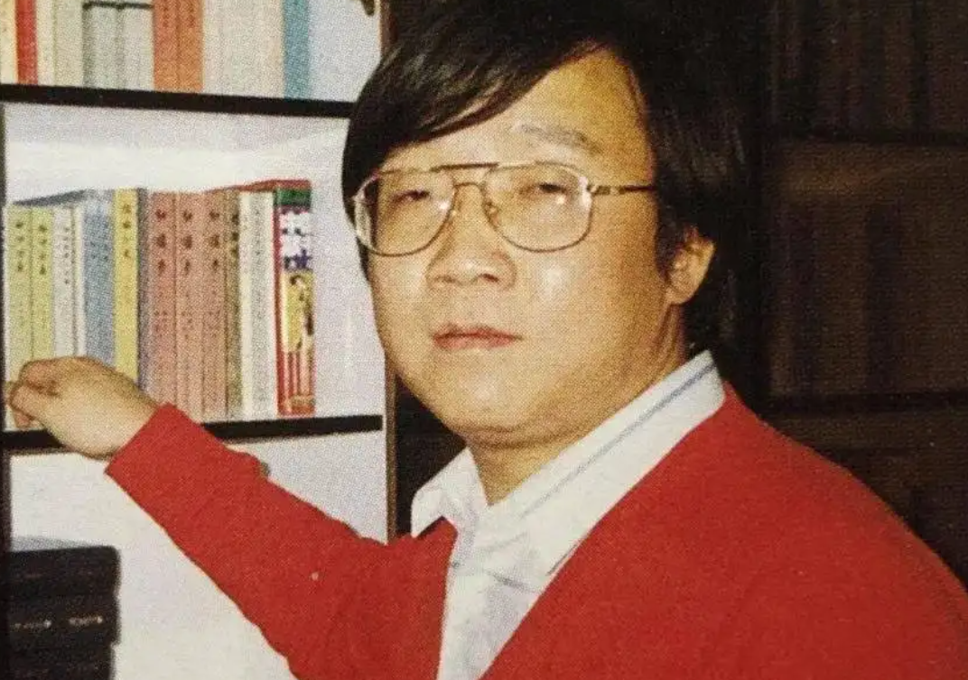 夏天的尾巴|传奇编剧梁左:创作爆款剧本,猝死后留下巨额欠条