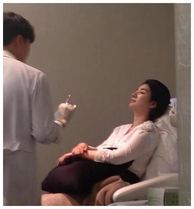 |畸形审美盛行娱乐圈,五位女星深受其害,“自残式美容”该叫停了