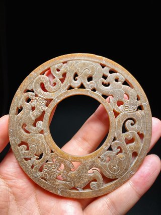 和田玉籽料|汉 和田玉籽料沁色 透雕 螭龙纹 玉璧