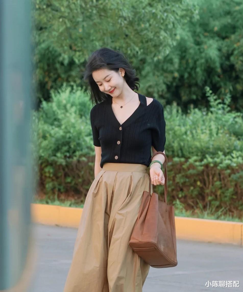 把T恤扔了吧！今夏这4件上衣最适合，清凉又解暑！