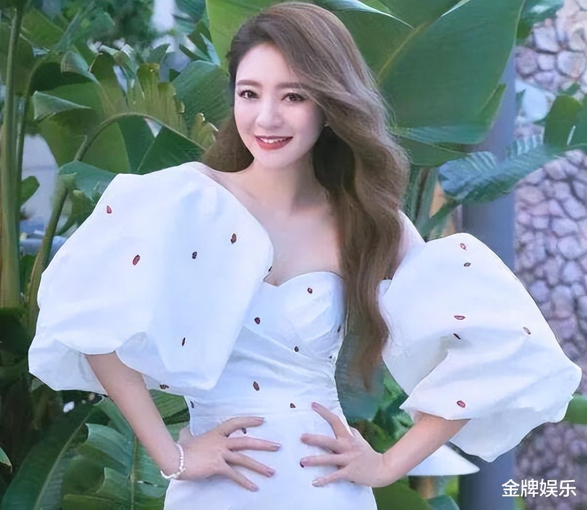 安以轩|为安倍落泪的美女记者曾颖自曝近况:情场失意,事业迎来高峰