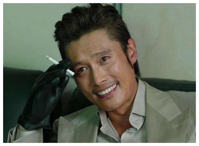 李秉宪|千面影帝李秉宪：堪比韩娱圈最乱的男艺人，为啥塌了多次仍不倒