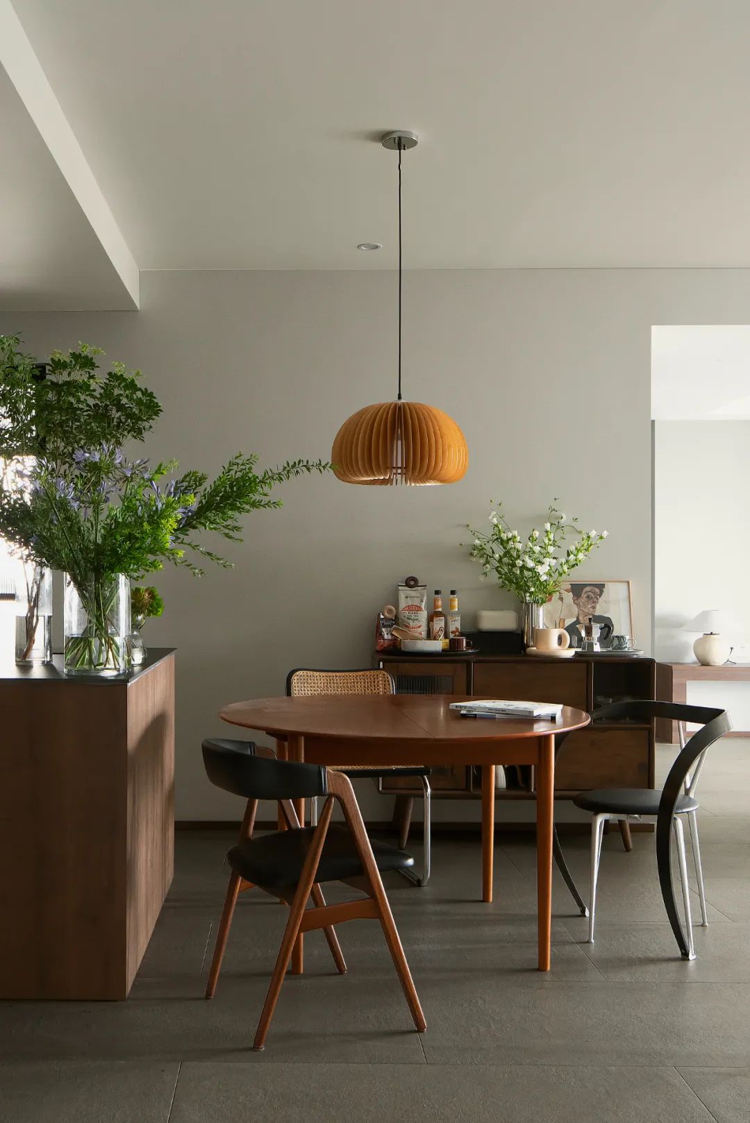 110㎡简约风,雾化壁炉+几何线条,简化空间功能,回归生活本质!