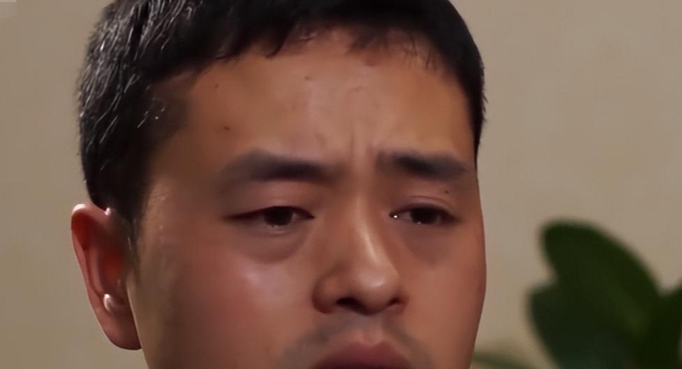 5岁双胞胎被砍断脚筋,凶手却是爷爷,自首坦言:儿子打了他一拳