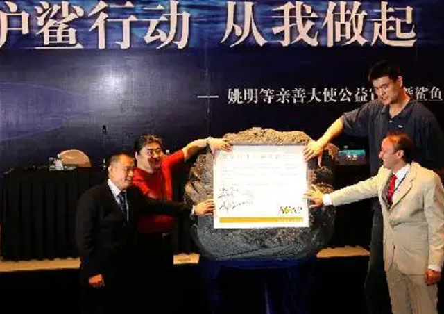 李宁|李宁与儿子、女儿合照:22岁儿子帅气,身高超过李宁,女儿美丽可爱