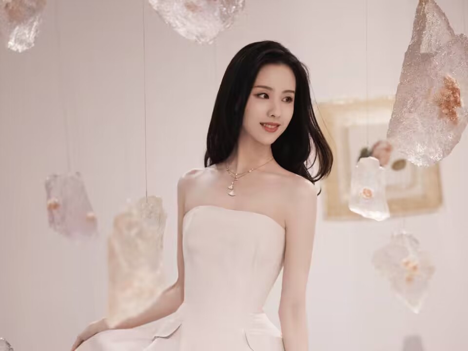 陈都灵|杨洋、陈都灵被爆领衔,牛骏峰惊喜加盟,《等风热吻你》即将启动