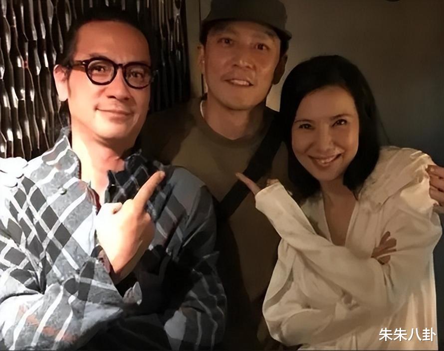 王晶|关秀媚：痴恋王晶8年，上演四角恋情，同小7岁男友相爱18年不结婚