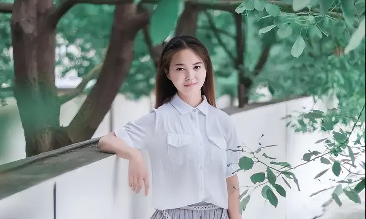 卿卿日常|“大清早都亡了”，浙传女生穿高开叉跳舞被批暴露，本人回怼霸气