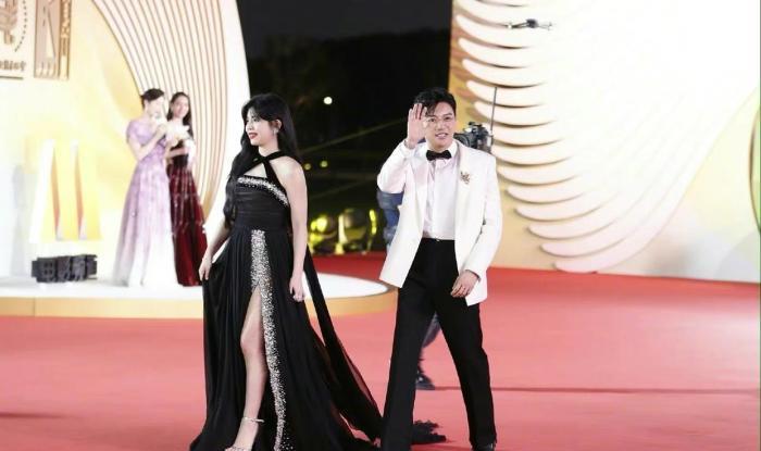 陈妍希|陈妍希二胎石锤!小腹凸起孕态十足还穿高跟鞋,金鸡奖胖到认不出