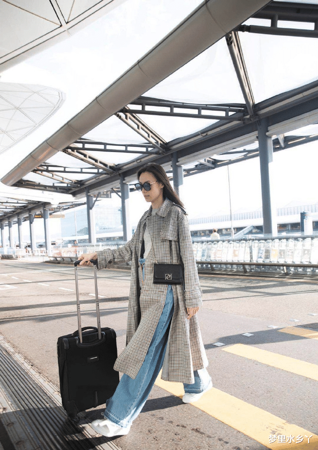 李嘉欣|梁洛施复出首登伦敦時裝周,衣品复刻李嘉欣,30岁活成富太的样子