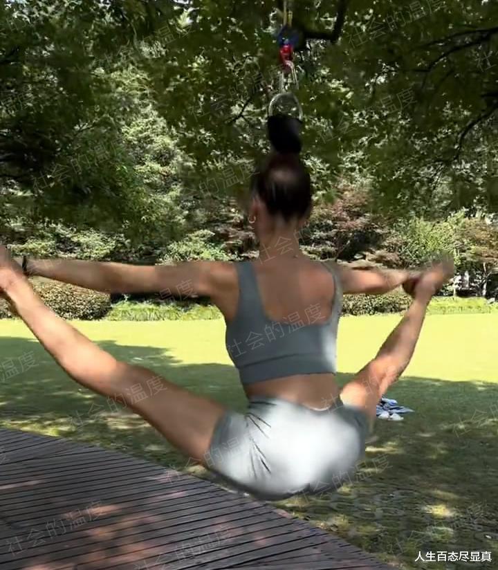 上海：女子吊着头发锻炼，大爷看得目不转睛，大妈喊他却充耳不闻