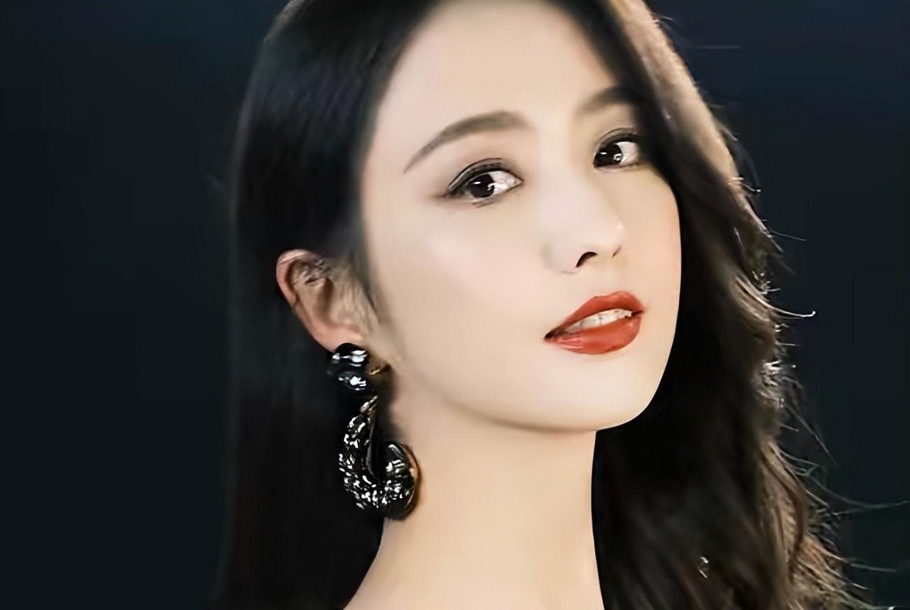 赵丽颖|85花近况尴尬？赵丽颖转型难，刘诗诗演技被嘲，唐嫣2年未拍戏