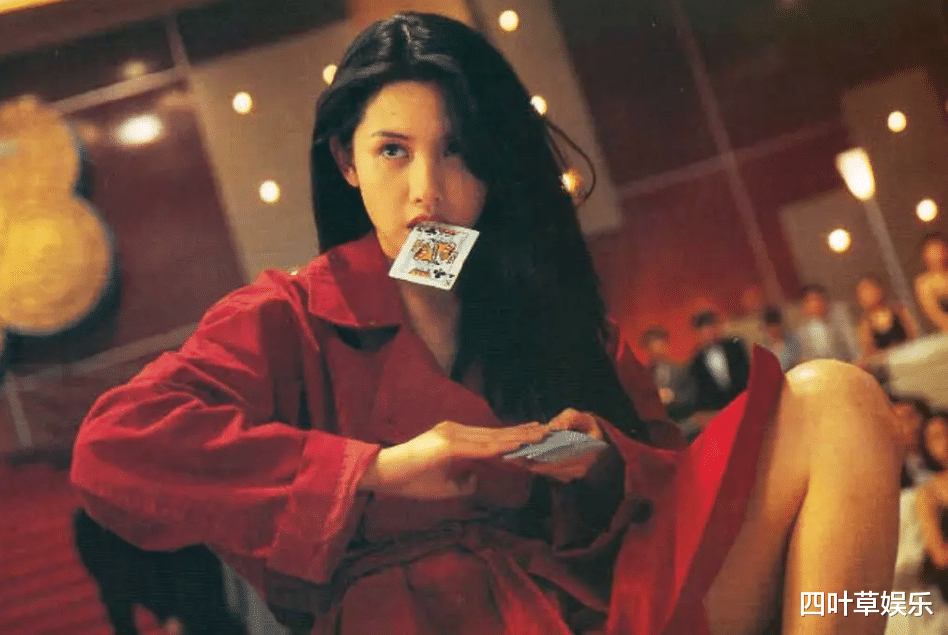 邱淑贞|邱淑贞女儿晒自拍照,五官精致立体,颇有妈妈年轻时的美貌