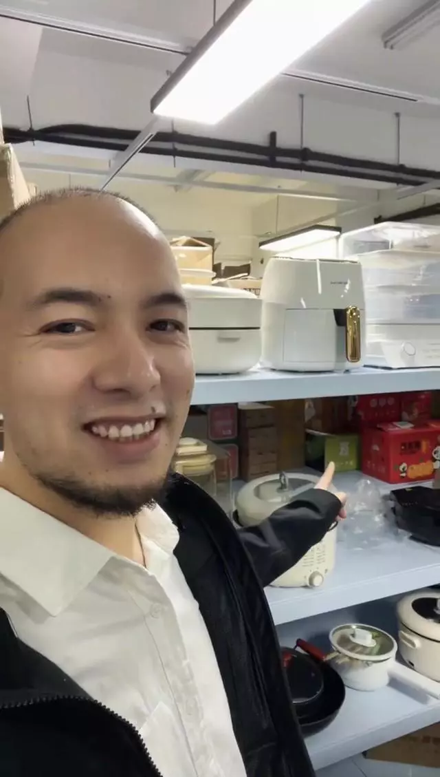 |辛吉飞到直播基地解密网红带货的电器：电子破烂，别纠结功率了