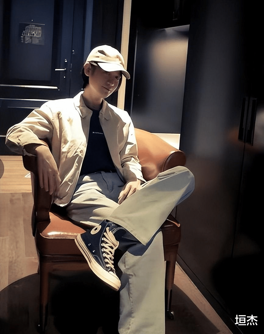 挪用公款|知名歌手撕前女友，曝其出轨挪用公款，还同时跟10个男人发生关系