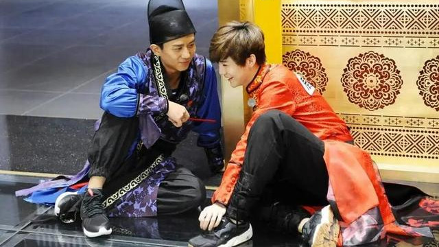 迪丽热巴|鹿晗迪丽热巴退出跑男后热度大减，蔡徐坤也会？唯杨颖才是常青树