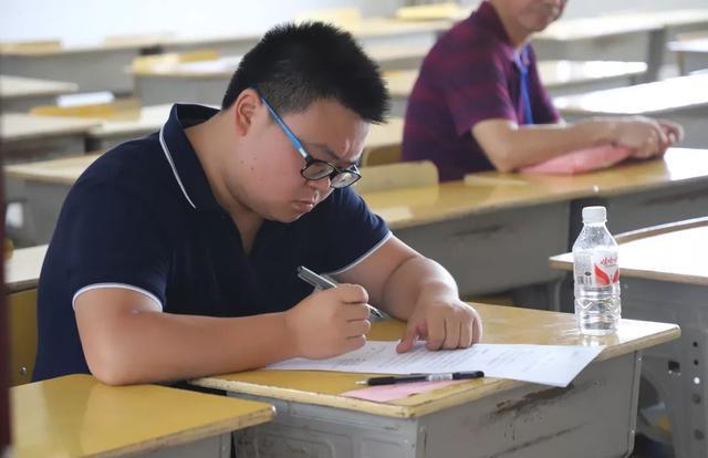 事业编制|11月事业单位迎来扩招,大专学生“喜出望外”,别错过了机会!