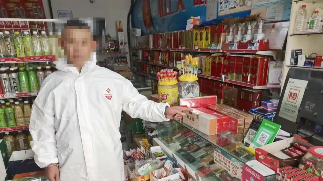 甘肃一男子进商店抢夺了8条香烟后夺路而逃，2小时后被抓