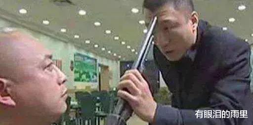 孙红雷|两个人都演过“黑帮老大”，一个走上人生巅峰，一个落魄做路人