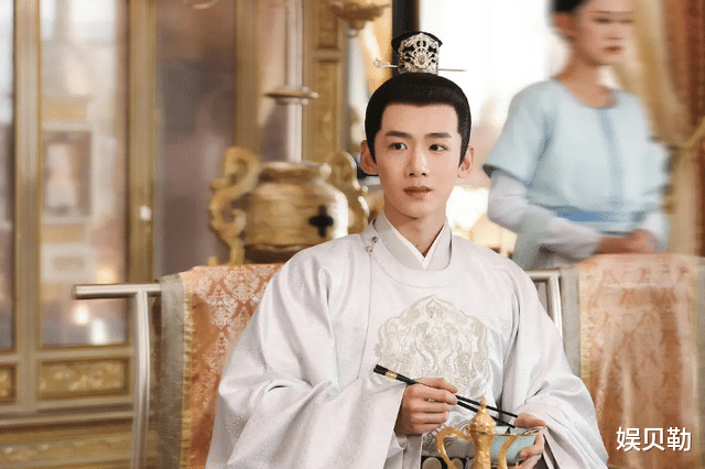 卿卿日常|《卿卿日常》中出现了第二个谭松韵，年龄31岁，演少女无违和感