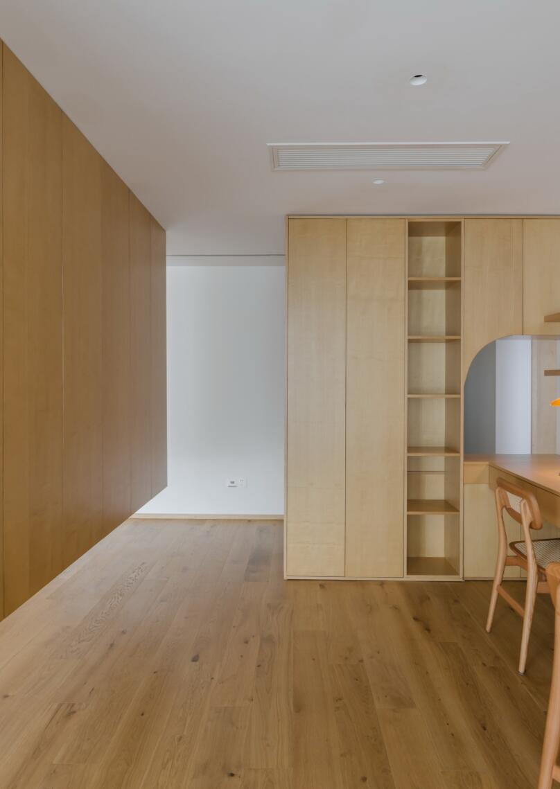 沙发离墙摆放,电视墙悬挂,她137㎡新家,布局简直巧妙至极