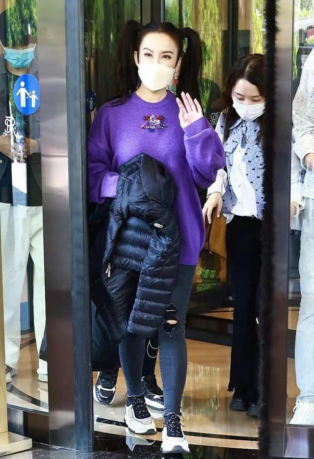 碳水化合物 李玟减龄有一套! 紫毛衣配双马尾甜美洋气，47岁老阿姨嫩成美少女