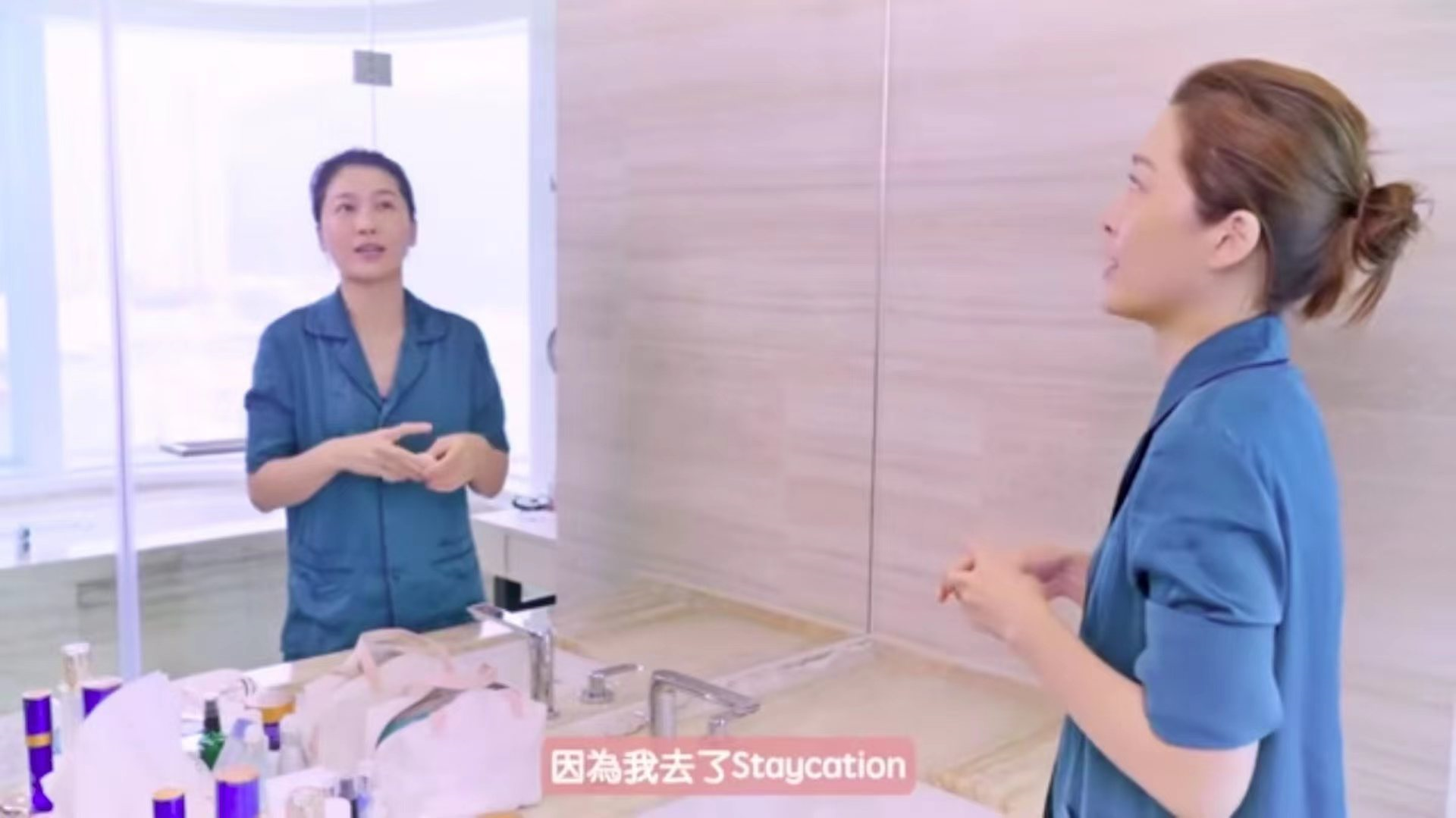 小三|43岁香港知名女星素颜出镜无惧雀斑皱纹,被传是小三如今幸福美满