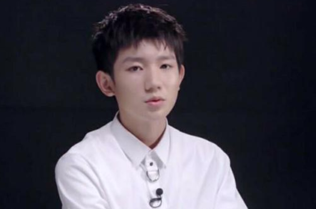 林更新|林更新去三亚旅游被拍，吞云吐雾姿势娴熟，网友：真丢人