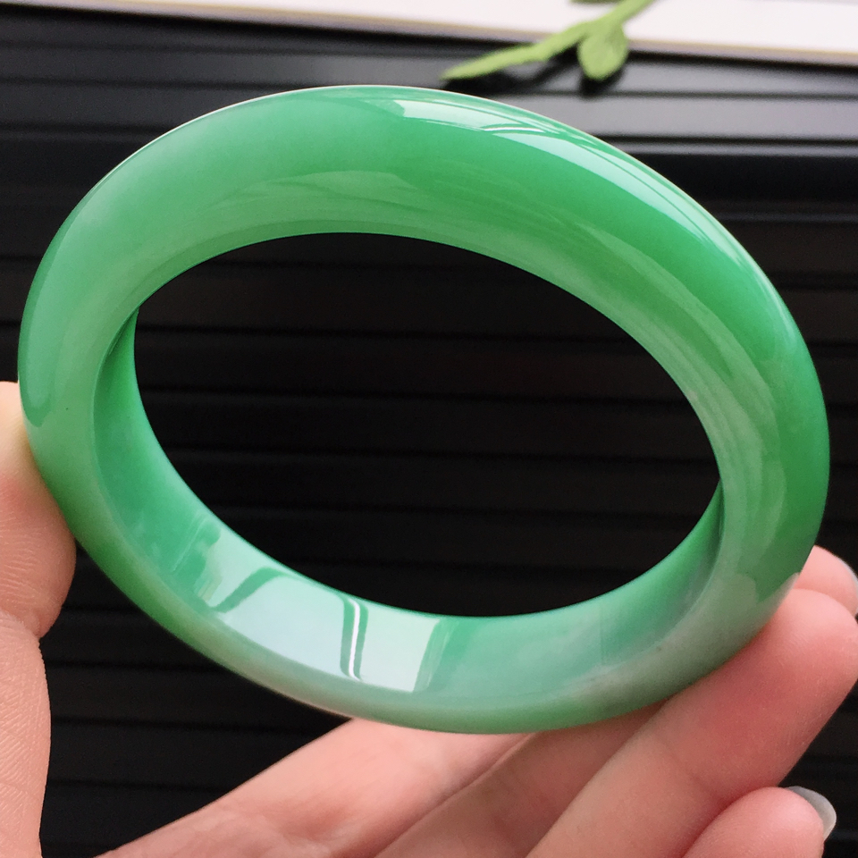 翡翠手镯|5000块预算，能买到什么样的翡翠手镯？