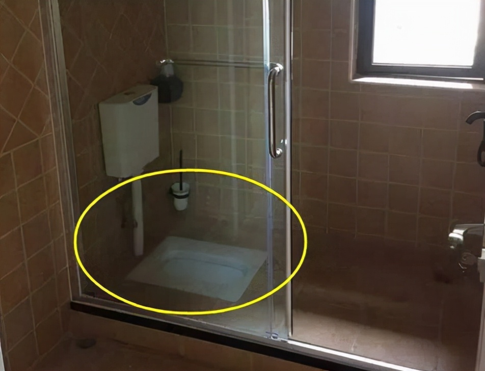 越来越多人卫生间不装马桶了,以后都流行这样装,省地方又实用!