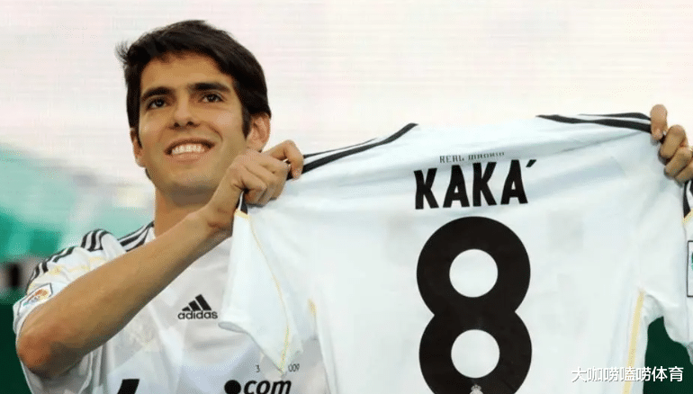 圣诞节|卡卡晒1家5口圣诞全家福：2婚妻子惊艳出镜，肚大如箩，即将临盆