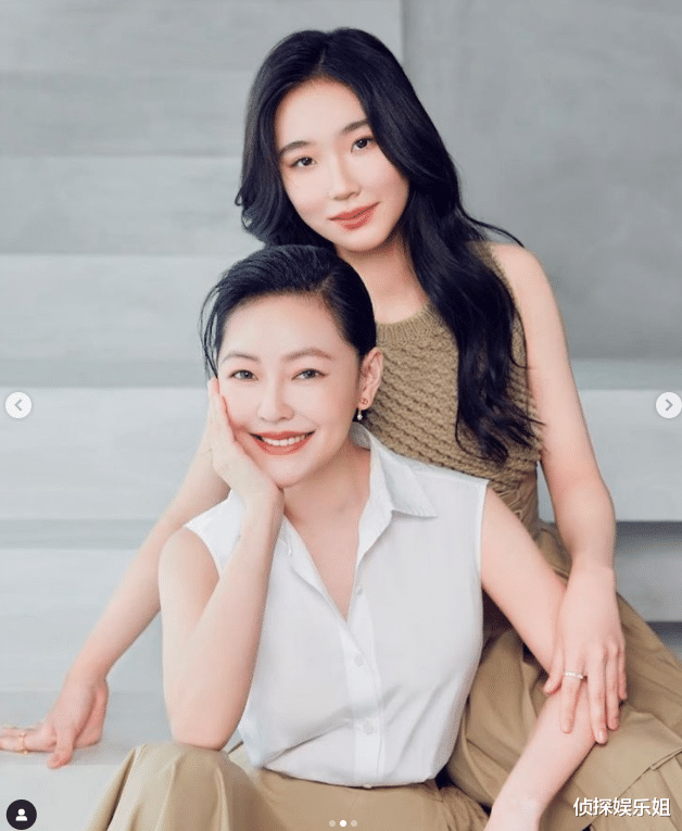 许韶恩|小S二女儿晒自拍照,14岁许韶恩妆发成熟,露齿笑漂亮迷人星范足