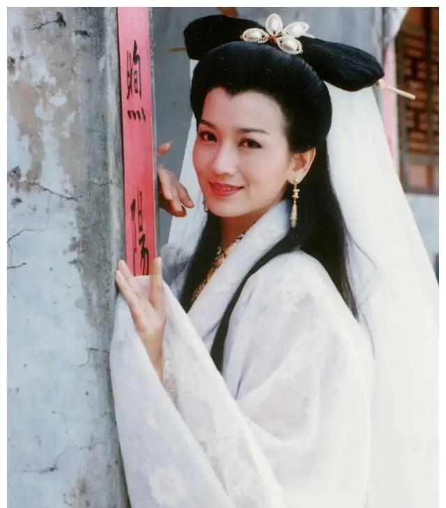 邱淑贞|10位自然老去的港圈老牌女星，叶童一头白发，邱淑贞身材发福