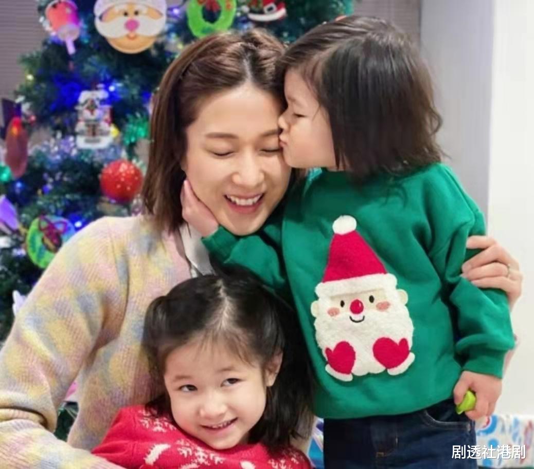 钟嘉欣|失落视后回加国过年!TVB知名花旦回港无期,粉丝现身机场为其送机