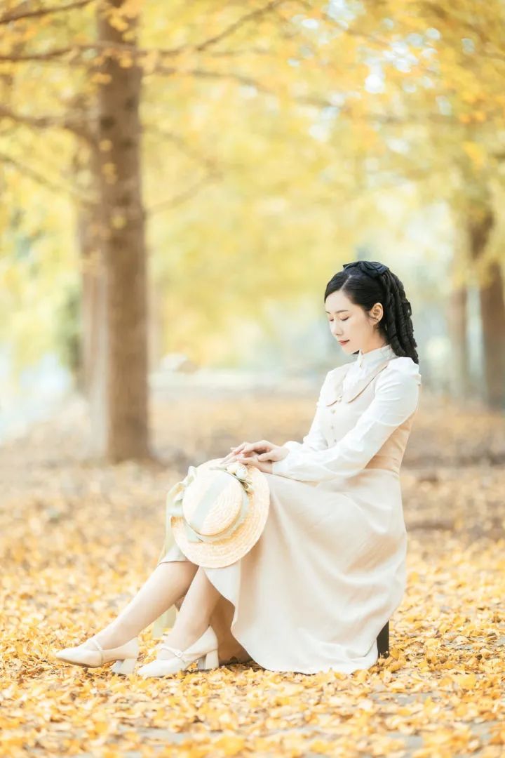 银杏林中拍摄文艺女神照,试试这些方法,拍照好看又有氛围
