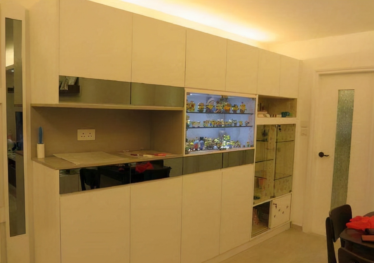 香港花830万买下43平极小户型，15万装修好，被亲戚吐槽不已