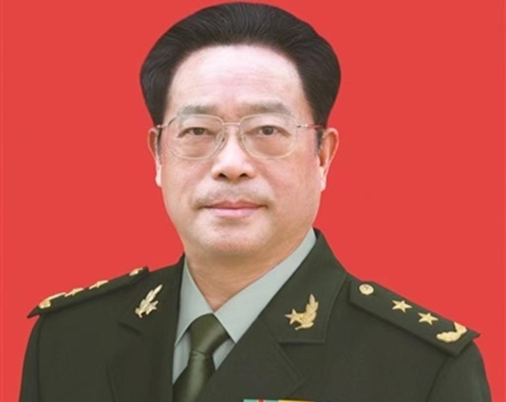 李栋恒:当兵6个月提干,从常胜军主官跨军种转任武警,2次升中将