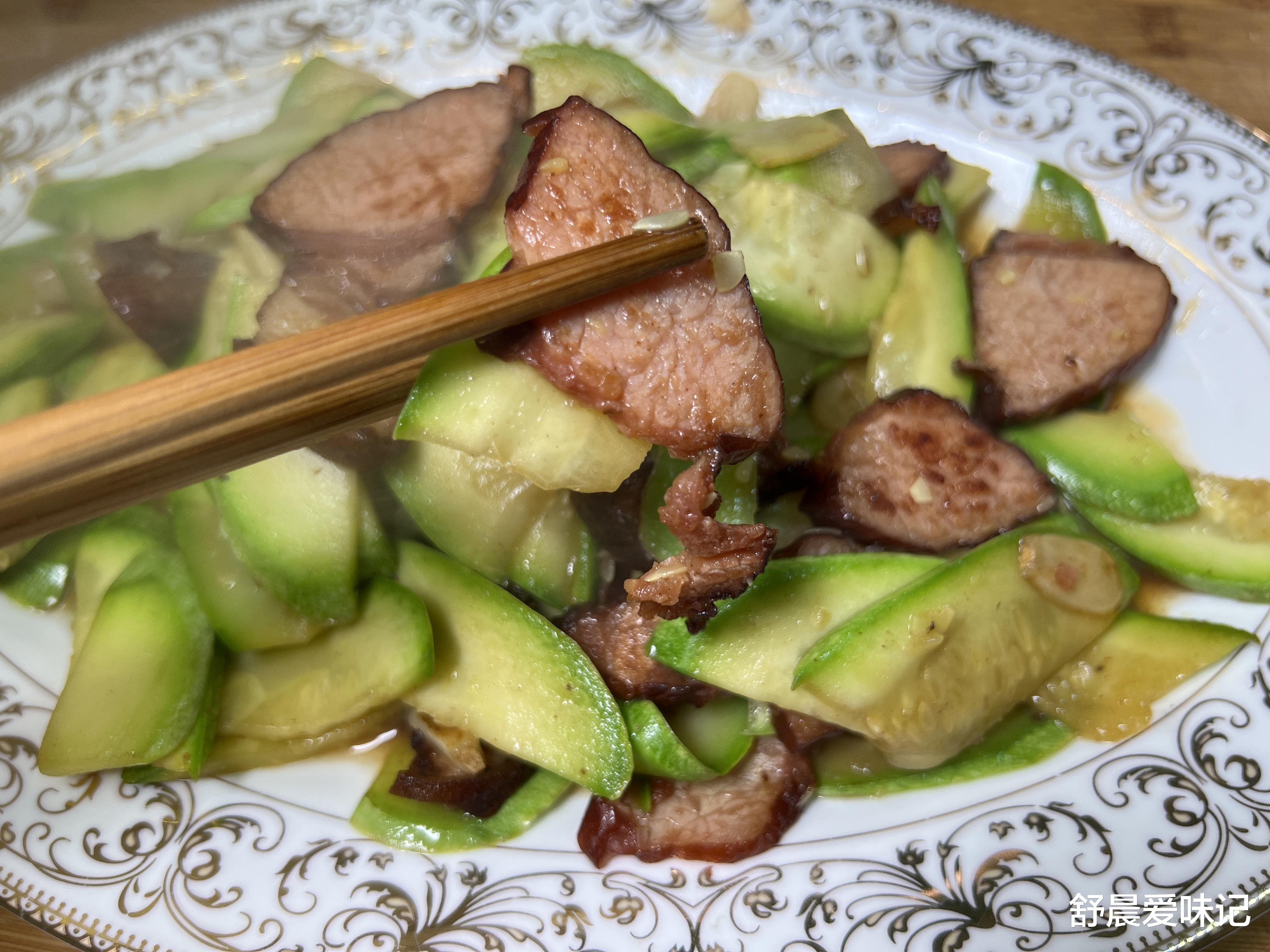 西葫芦炒腊肉的好吃做法，腊肉不要直接炒，看着超级有食欲，好吃