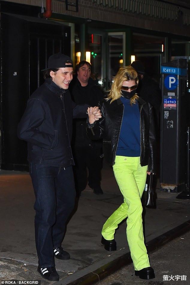 黎姿|贝克汉姆22岁长子久违外出，紧扣未婚妻手傻乐，前任约会卡戴珊大姐夫