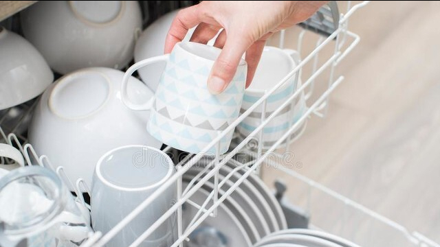 宁波|50岁男人:给65岁大妈做住家保姆,工资10000,却想辞职,没法做