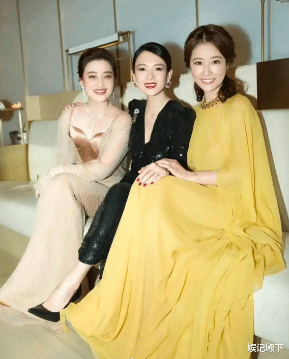 唐艺昕|娱乐圈的合影定律：拍照不找梅婷，因为至今没人赢过！