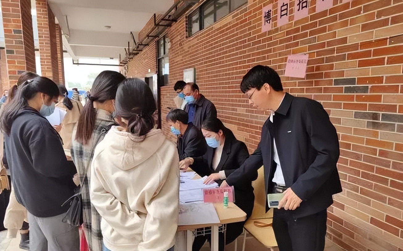 连云港|问心无愧！山东家长抱怨学校招聘暗箱操作，学校立刻公布考生成绩