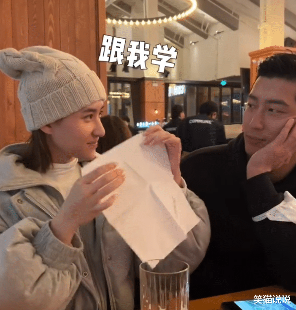 何超莲|何超莲晒与男友互逗视频好有爱,窦骁眼神很温柔,网友直呼太甜了!