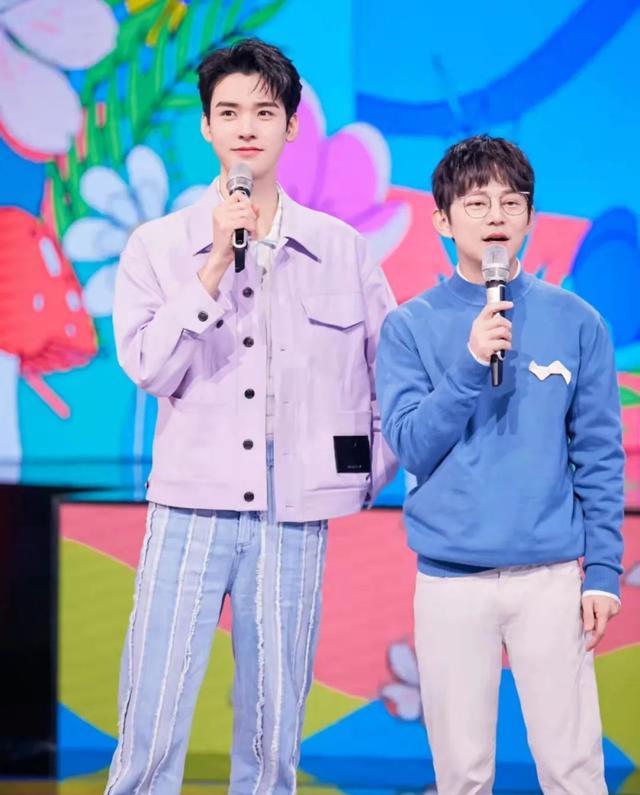 男神|7位“不老男神”的真实模样,吴奇隆脸上痘痘多,陈浩民脸僵浮肿