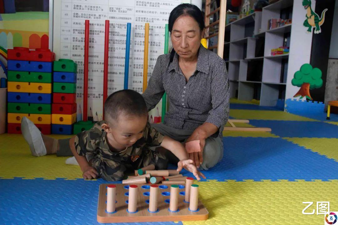 女子不顾阻拦为爱嫁给大16岁男子,孩子重病后却遭抛弃,悔之晚矣