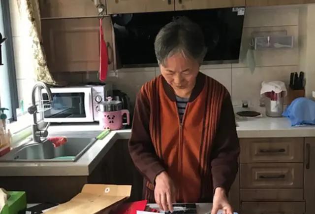 男子去世医院拒开死亡证明,遗体存放17年,殡仪馆:先缴费再火化