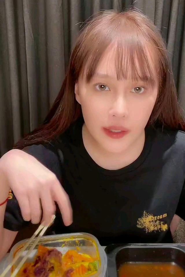 赵本山|赵本山女儿自曝:爸爸派私人飞机送我回三亚太亏,光油费就20多万