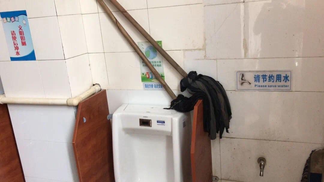 地板|建议大家:拖把别放在这“3处”,很多人做错,别不当回事